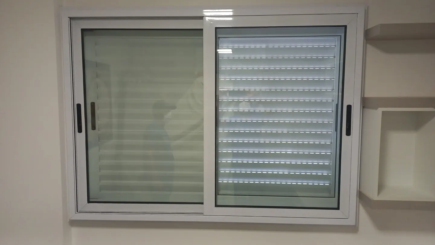 Janela acústica de sobrepor instalada em apartamento, pelo lado interno — foto 5
