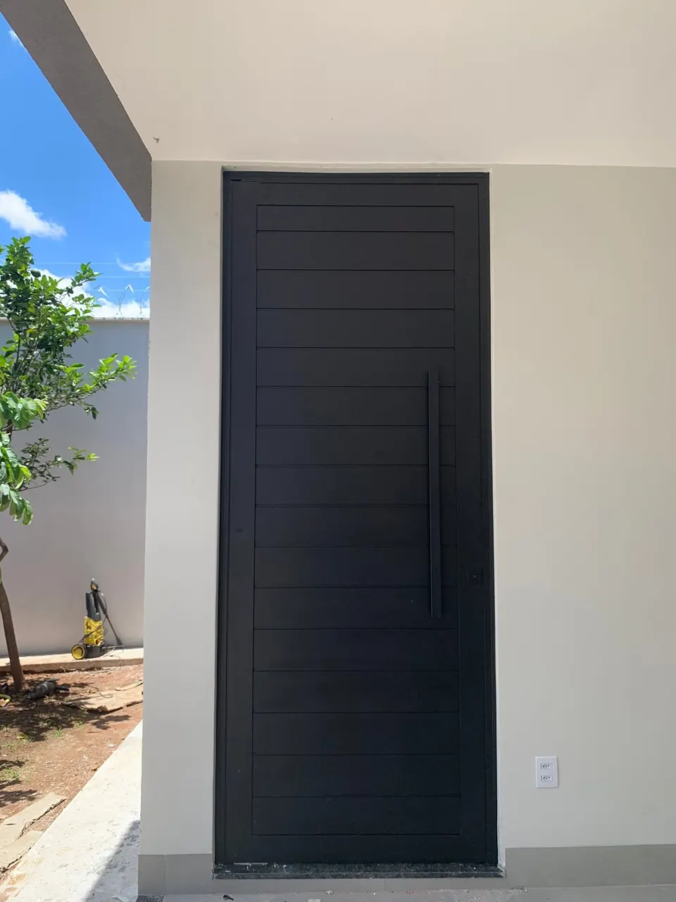 Porta de giro em alumínio com perfil reduzido — foto 2