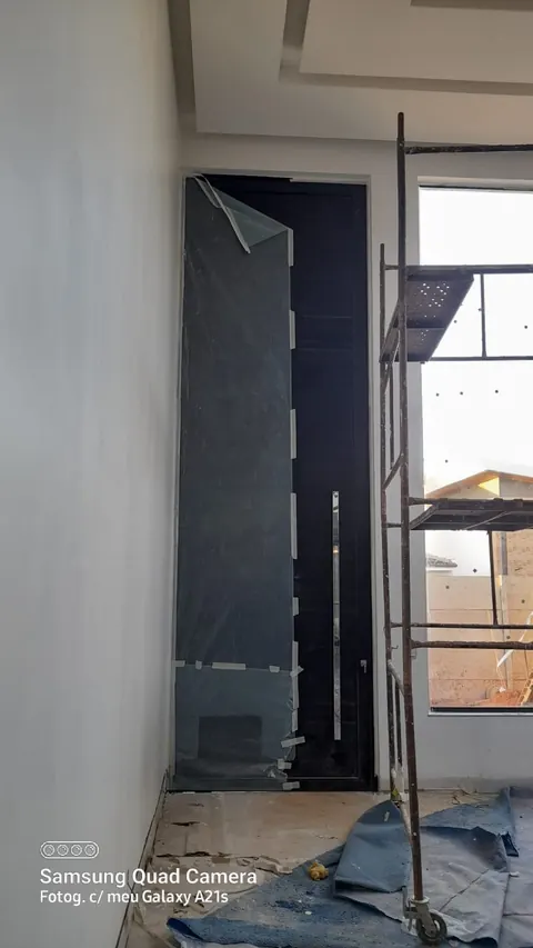 Porta de giro em alumínio com perfil reduzido — foto 4