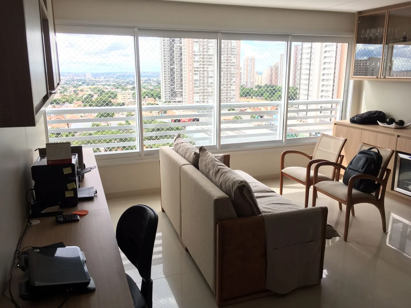Ambiente residencial com esquadria acústica instalada