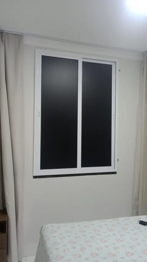 Janela acústica de embutir com película blackout instalada em Anápolis